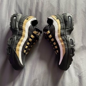 Nike Air Max 95, Size 6Y, Colour: black, gold, and white.